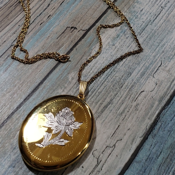 Marathon 12k GF Flower  Locket - Picture 5 of 16